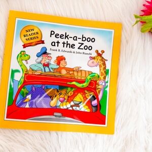 🔹 10/$35- Pokeweed Press Peek‎ A Boo At The Zoo Paperback